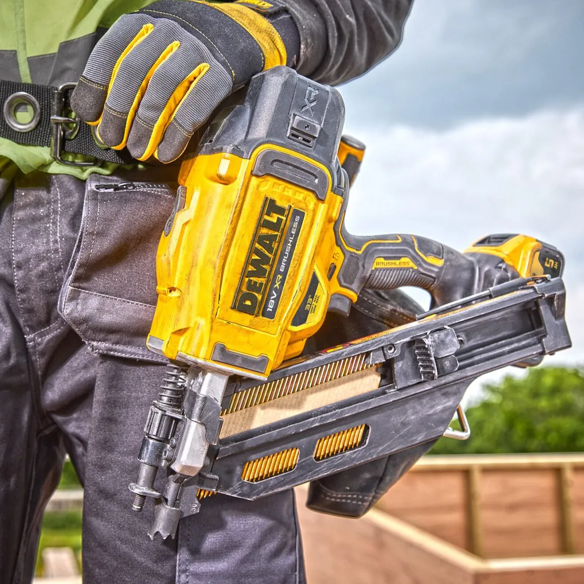 DeWalt DCN930N 18V Brushless First Fix Framing Nailer with 2 x 4.0Ah Battery