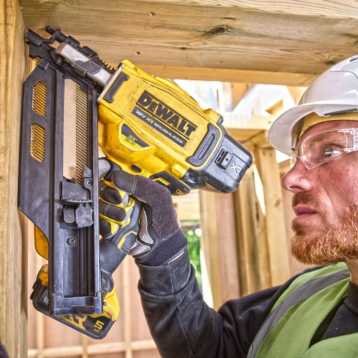 DeWalt DCN930N 18V Brushless First Fix Framing Nailer with 2 x 4.0Ah Battery