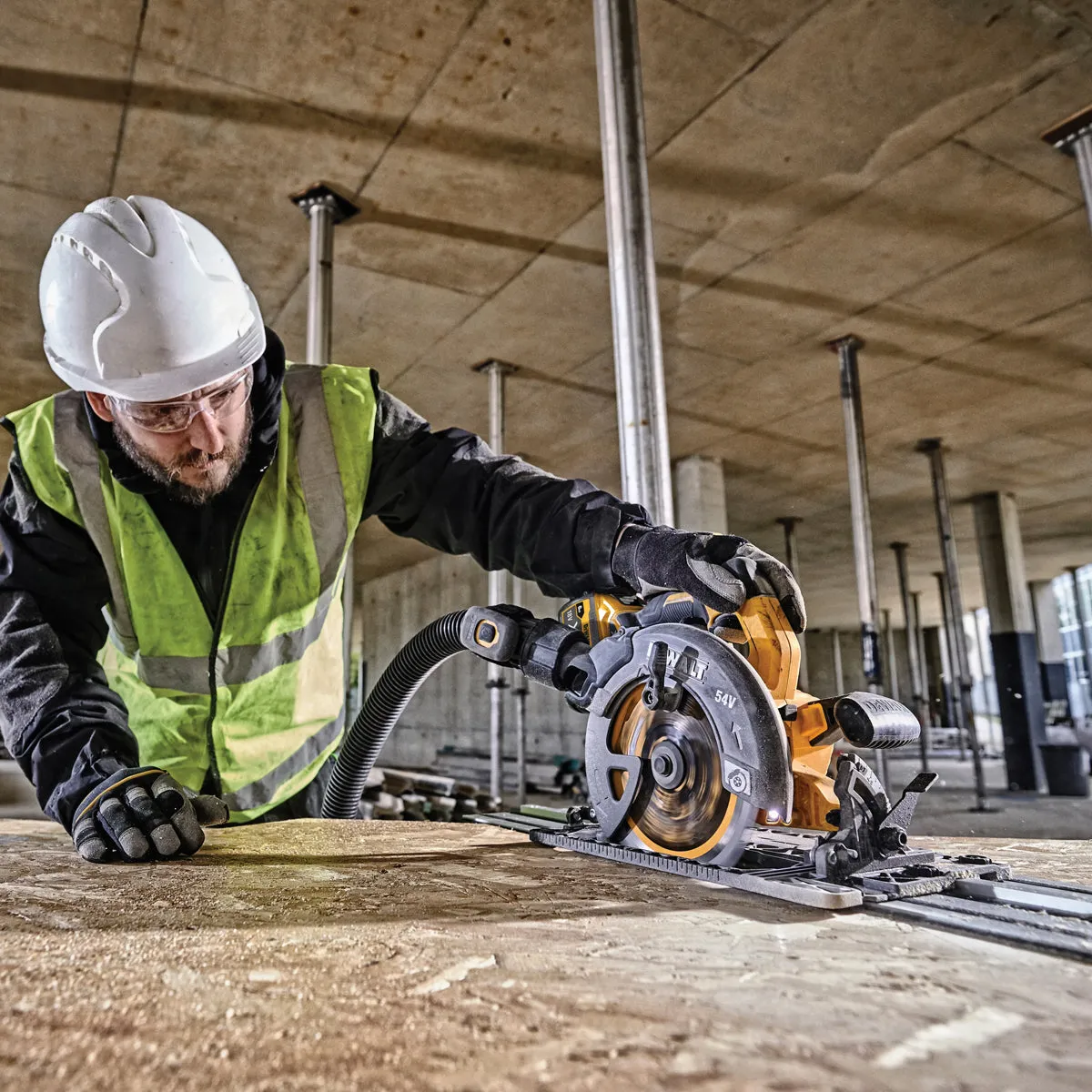 Dewalt DCS579T2 54V FlexVolt 190mm Circular Saw with 2 x 6.0/2.0Ah Batteries Charger & VI Case