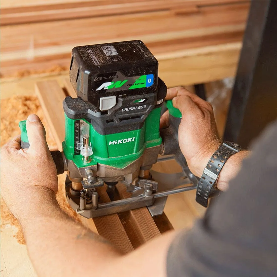 Hikoki M3612DAJ2Z 36V Brushless 1/2 Plunge Router with 12 Piece Cutter Set