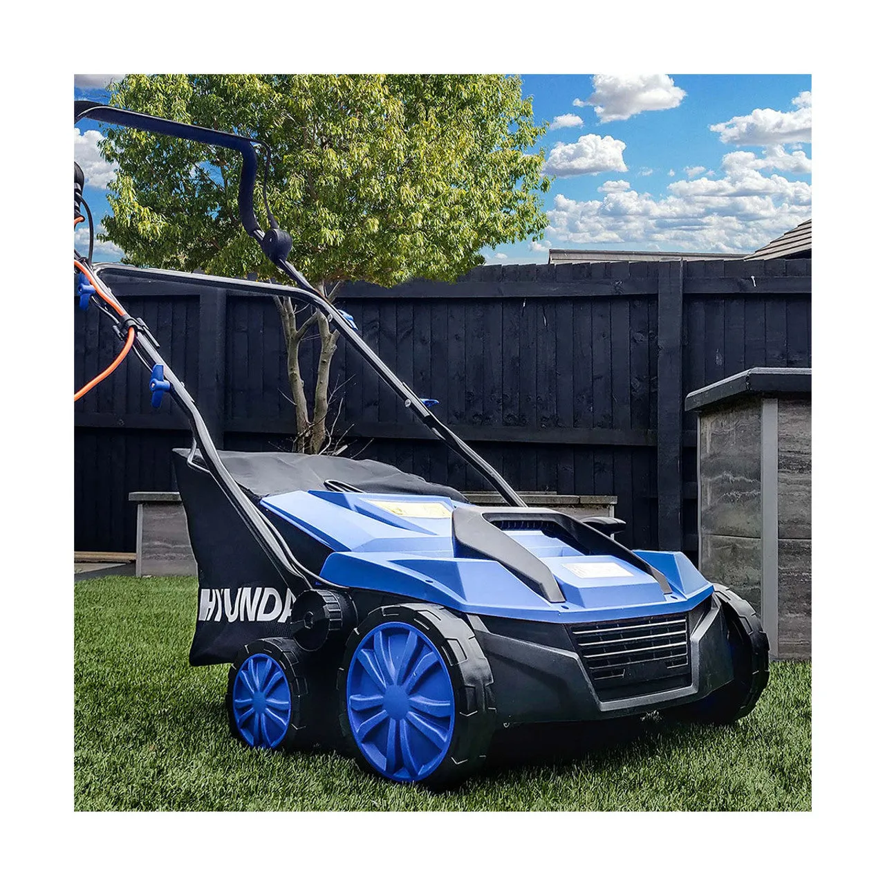 Hyundai HYSW1600E 38cm Artificial Grass Sweeper Multi-use Brush 45L Collection Bag 230V/1600W