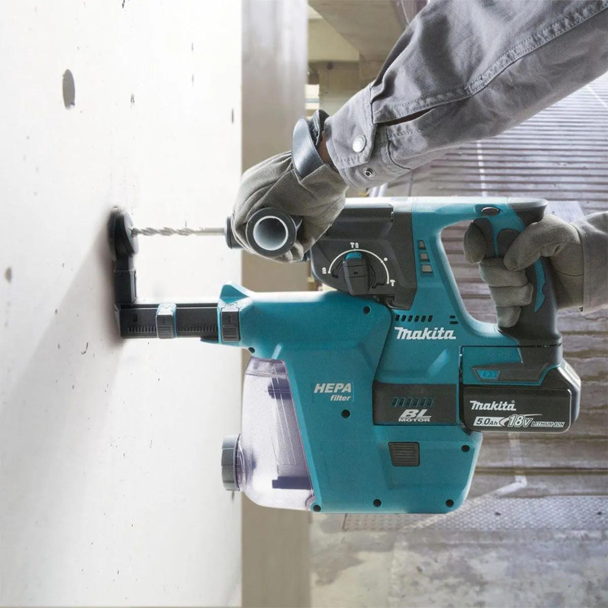 Makita DHR243RTJ 18V Brushless SDS  Rotary Hammer Drill With 2 x 5.0Ah Battery. Charger & 4 Piece Chisel