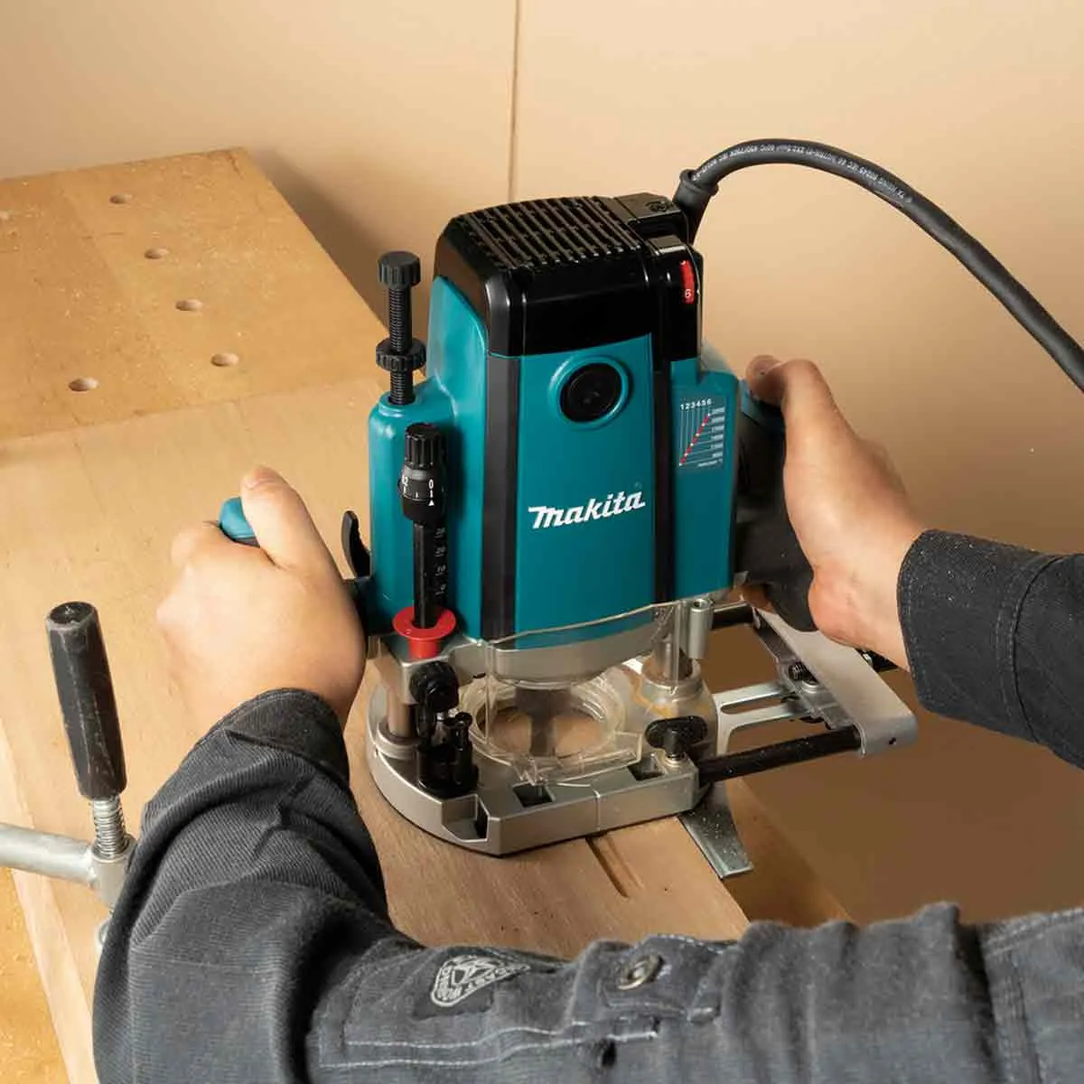 Makita RP2303FC/2 1/2 Plunge Router 240V/2100W with Cutter Bit 12 Piece Set