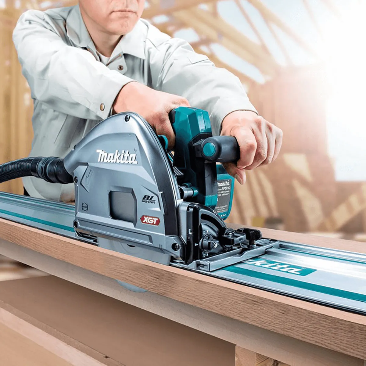 Makita SP001GZ03 40Vmax XGT 165mm Brushless Plunge Saw with 1 x 3000mm Guide Rail & Clamp