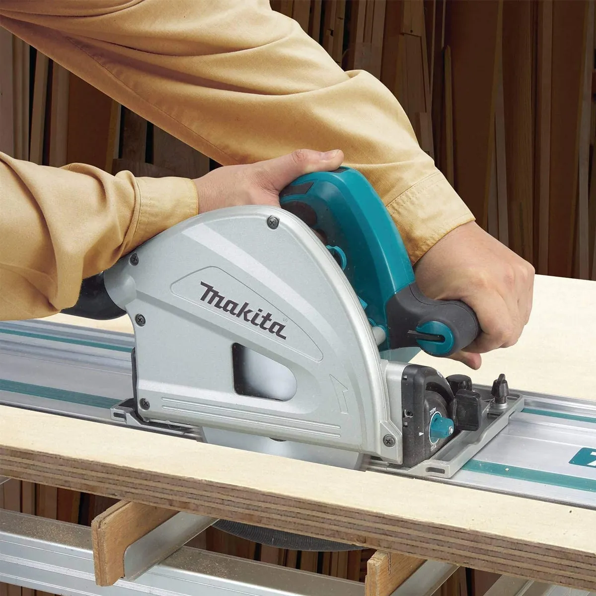 Makita SP6000J2 165mm Plunge Cut Saw 240V with 1 x 3000mm Guide Rail & Clamp