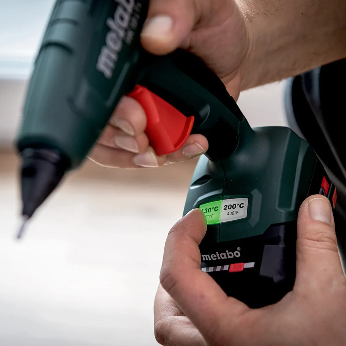 Metabo HK 18 LTX 20 18V Hot Glue Gun with 26 Piece Glue Sticks & 1 x 5.2Ah Battery Charger & Metabox