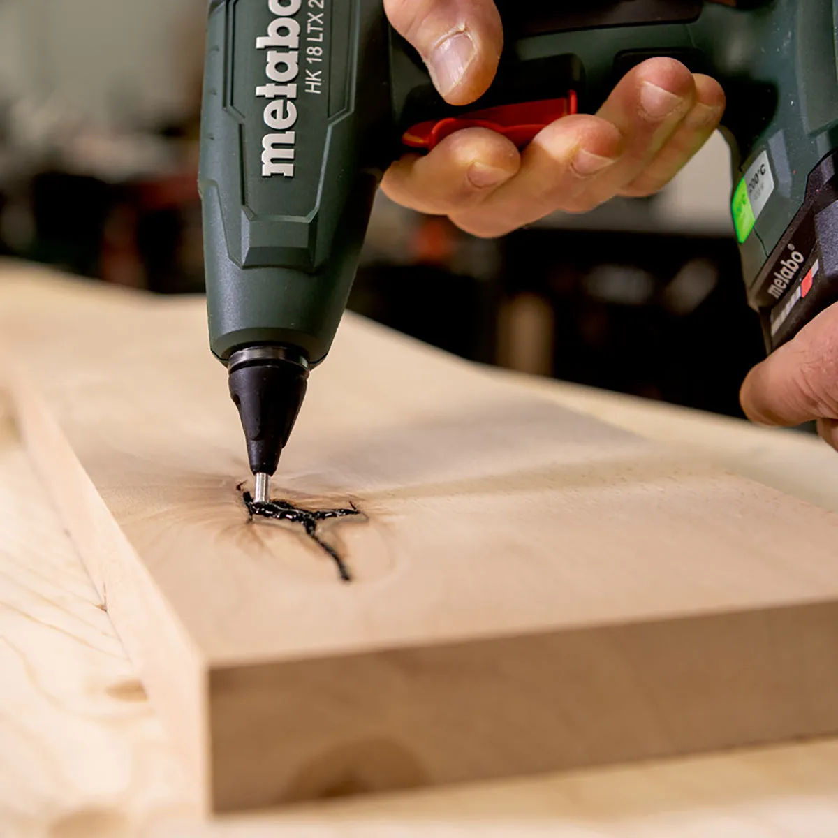 Metabo HK 18 LTX 20 18V Hot Glue Gun with 26 Piece Glue Sticks & 1 x 5.2Ah Battery Charger & Metabox