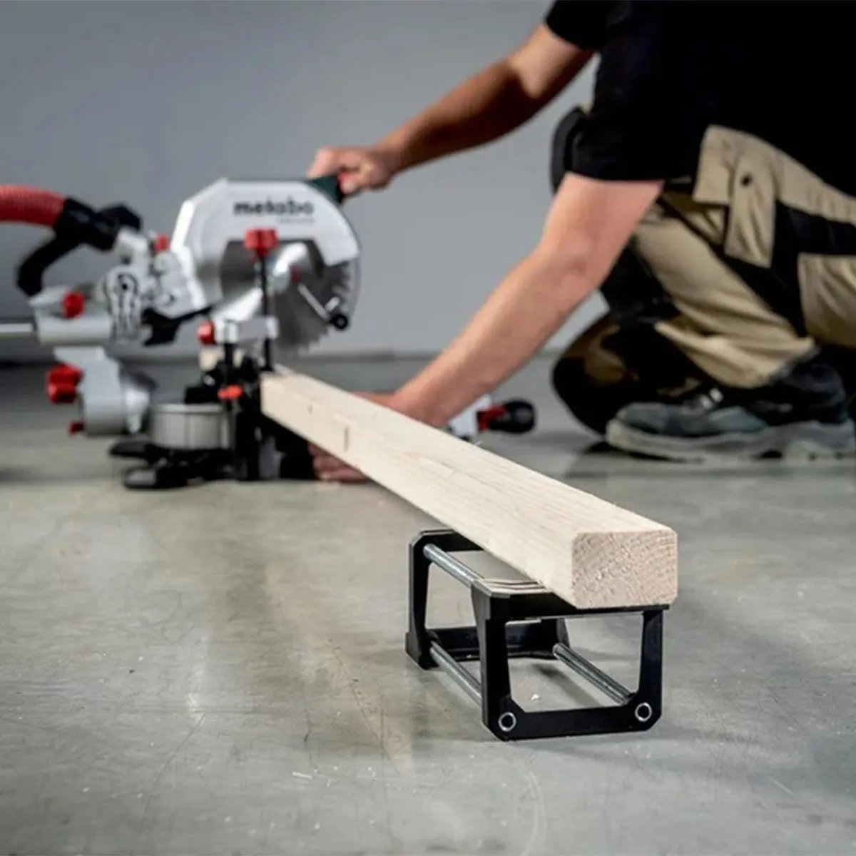 Metabo KGS 216mm Single Bevel Sliding Mitre Saw 240V with Universal Leg Stand
