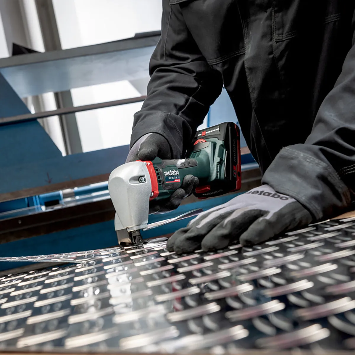 Metabo SCV 18 LTX BL 1.6 18V Brushless Metal Shear with 1 x 5.2Ah Battery Charger & Metabox