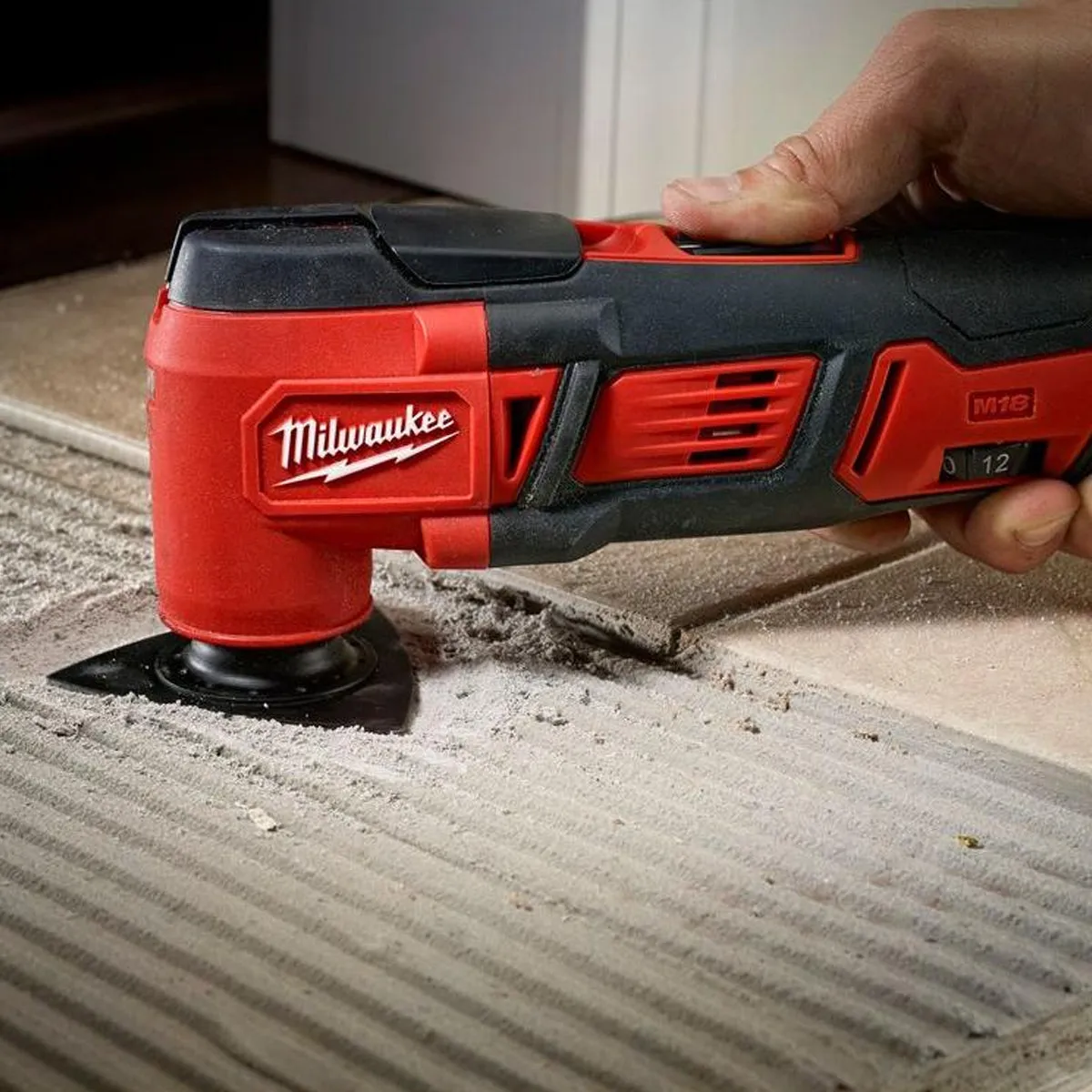 Milwaukee 18V Multi Tool   Circular Saw With 2 x 5.0Ah Batteries & Charger In Bag T4TKIT-162