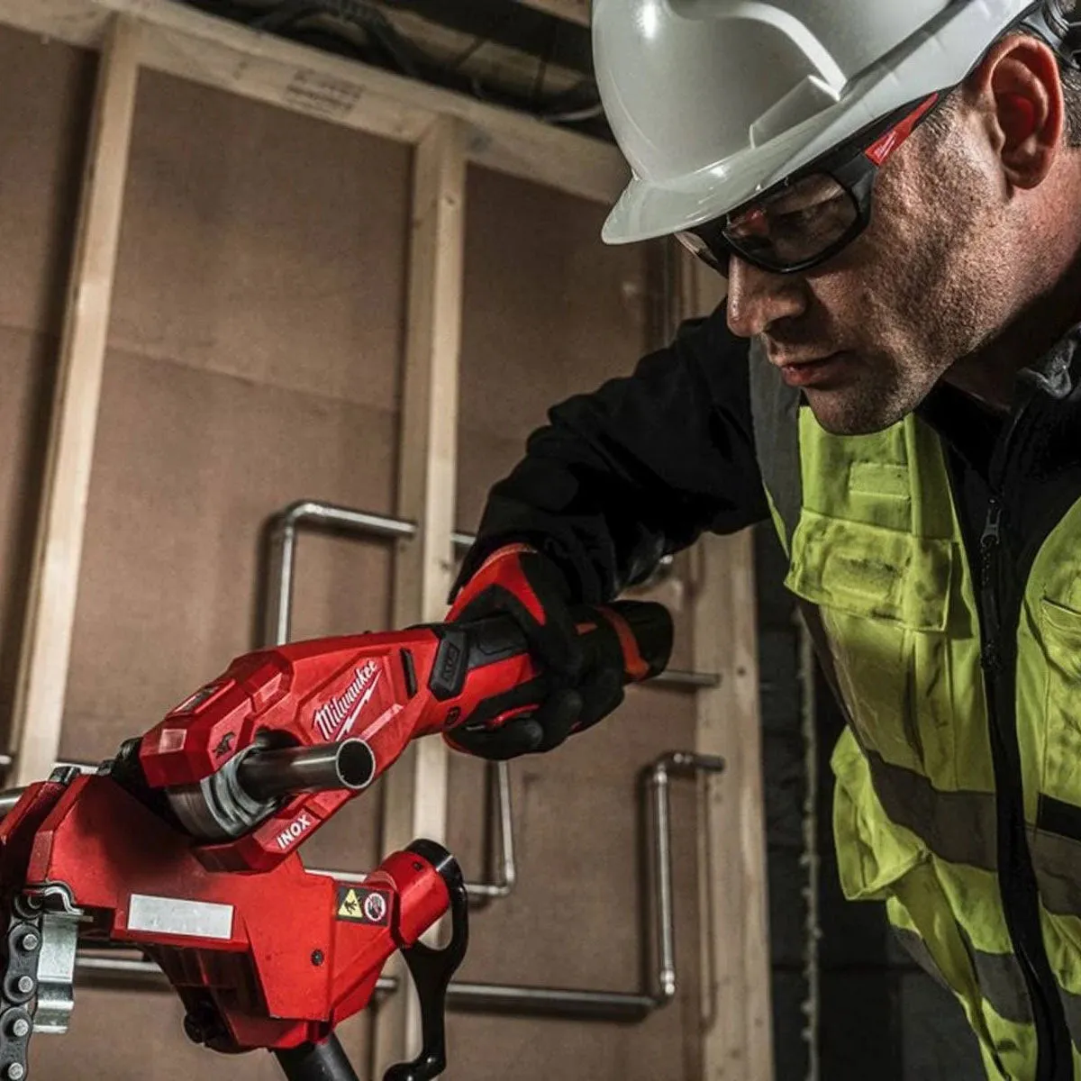 Milwaukee M12 PCSS-0 12V 12-28mm Pipe Cutter with 1 x 2.0Ah Battery Charger & Bag