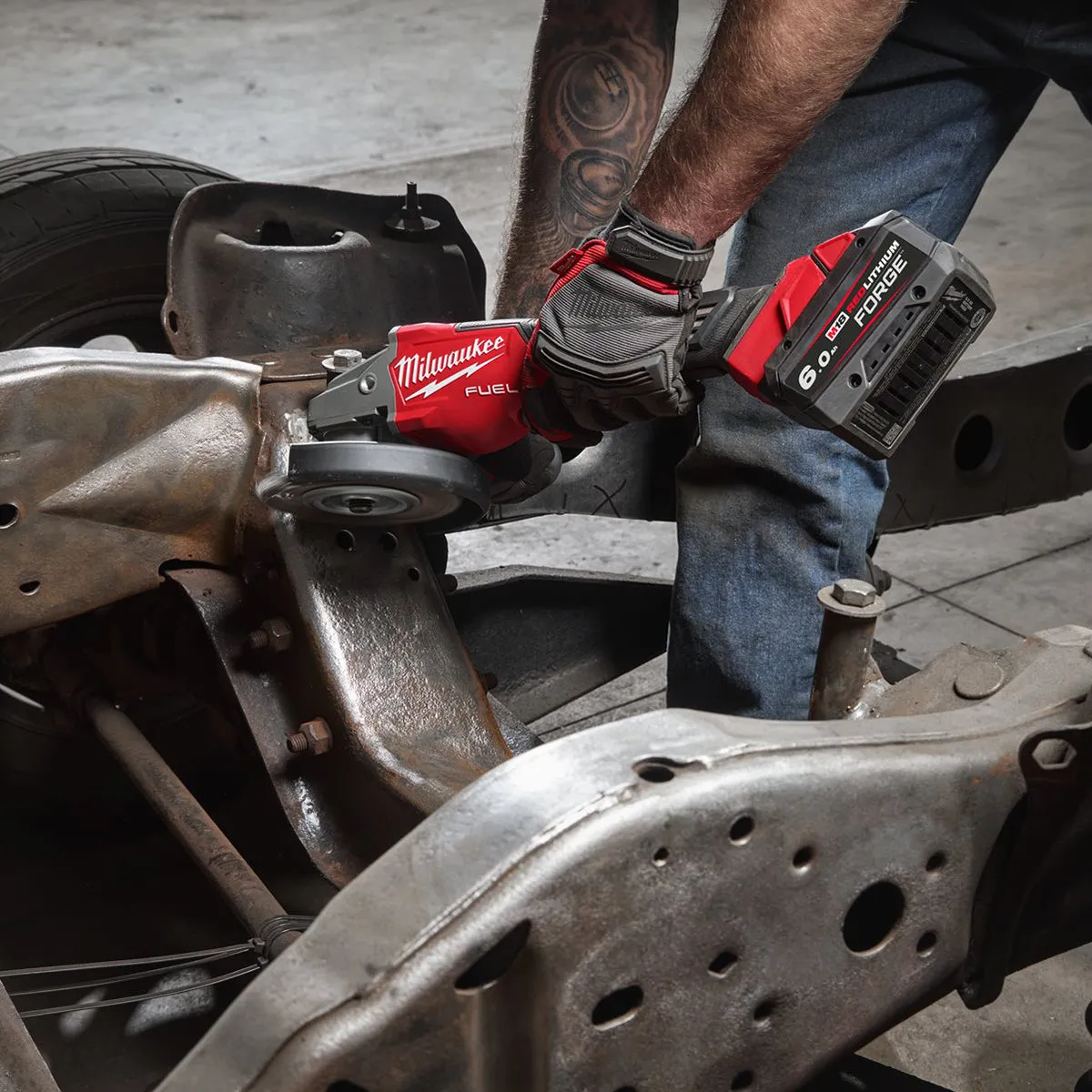 Milwaukee M18FHSAG125XPDB2-0X FUEL 18V 125mm Angle Grinder with 1 x 5.0Ah Battery Charger & Case