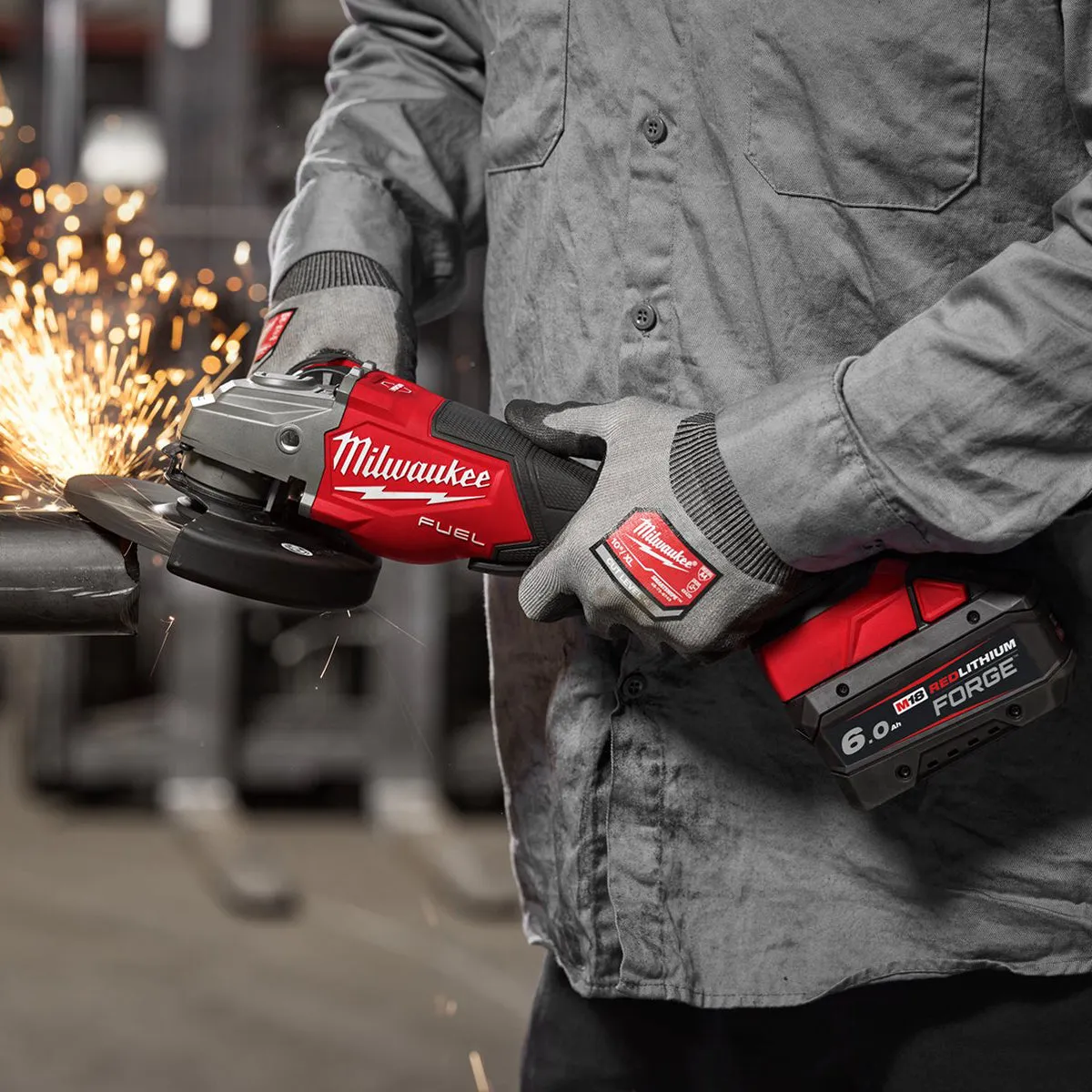Milwaukee M18FHSAG125XPDB2-0X FUEL 18V 125mm Angle Grinder with 1 x 5.0Ah Battery Charger & Case