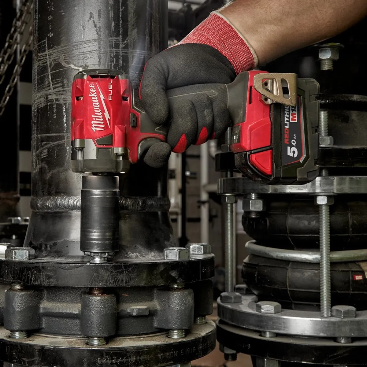 Milwaukee M18FIW2F38-0X 18V Fuel Brushless 3/8 Friction Ring Impact Wrench with 1 x 5.5Ah Battery Charger & Case