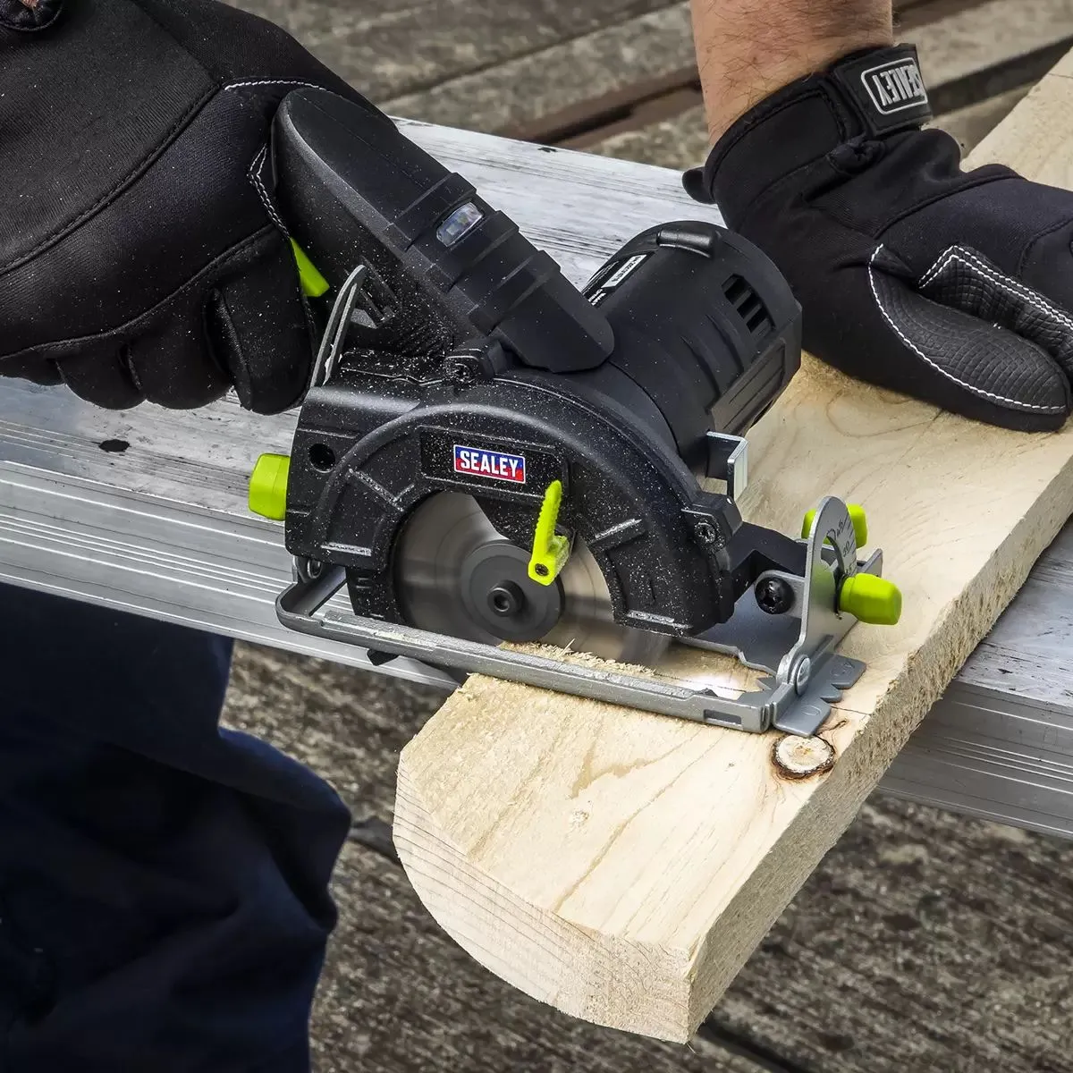 Sealey CP108VCS 10.8V Cordless 85mm Circular Saw Compact. lightweight With Battery & Charger