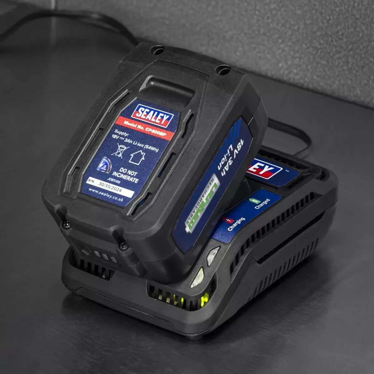 Sealey CP401LIHV 18V Angle Grinder 115mm 1 x 3Ah lithium-ion battery & 2.4A mains charger in a storage case