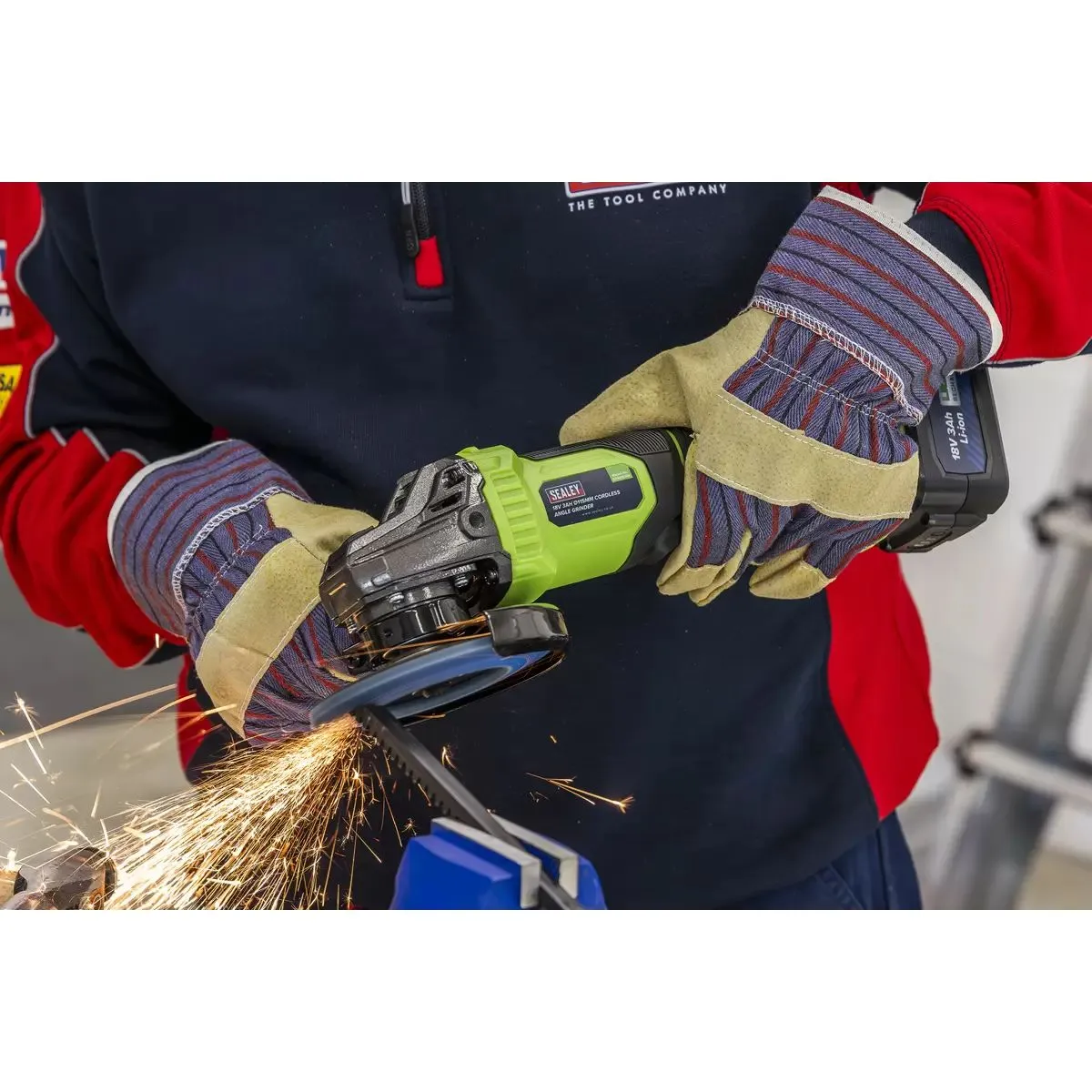 Sealey CP401LIHV 18V Angle Grinder 115mm 1 x 3Ah lithium-ion battery & 2.4A mains charger in a storage case