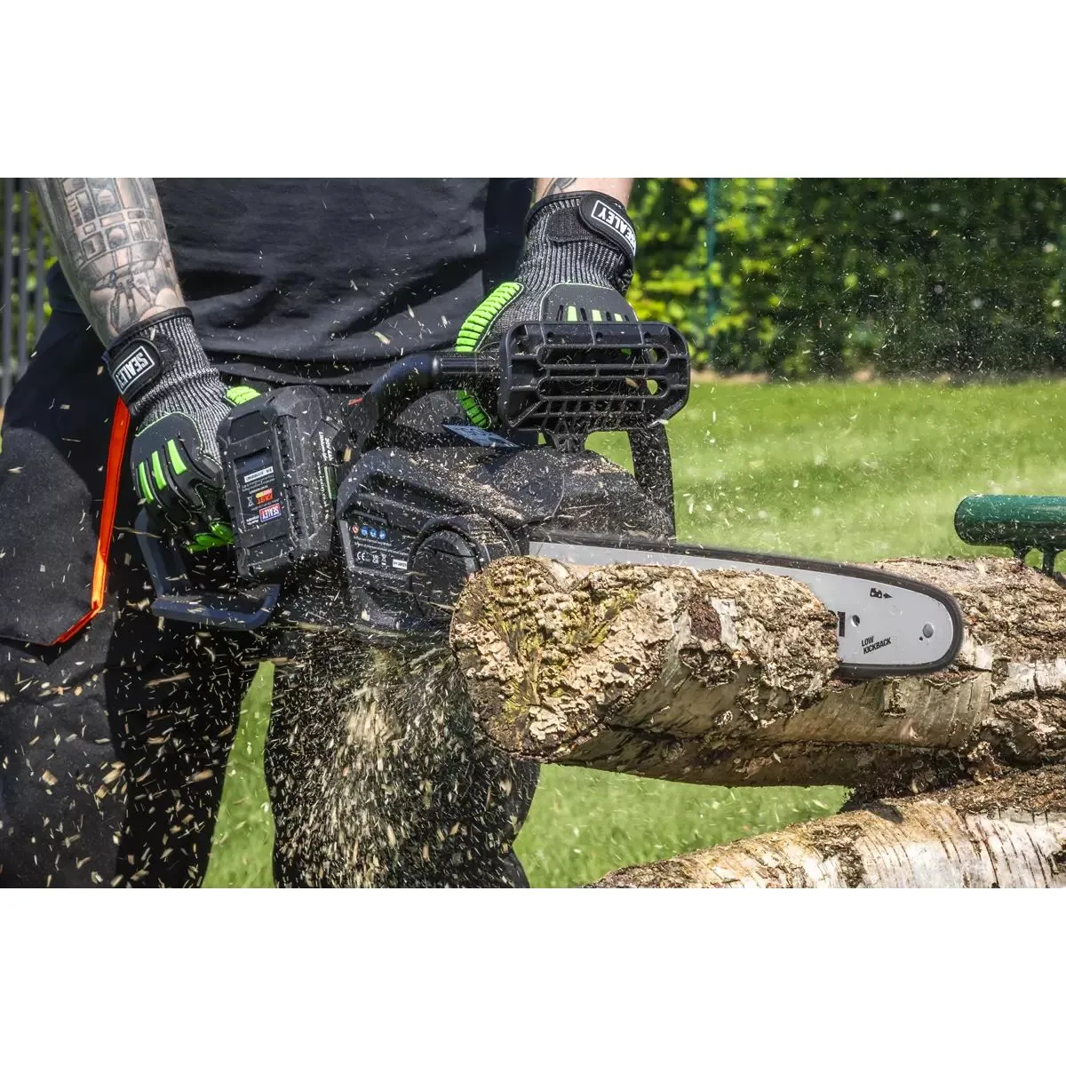 Sealey CP40VCSKIT 40V 35cm Cordless Chainsaw Kit With 2 battries & charger