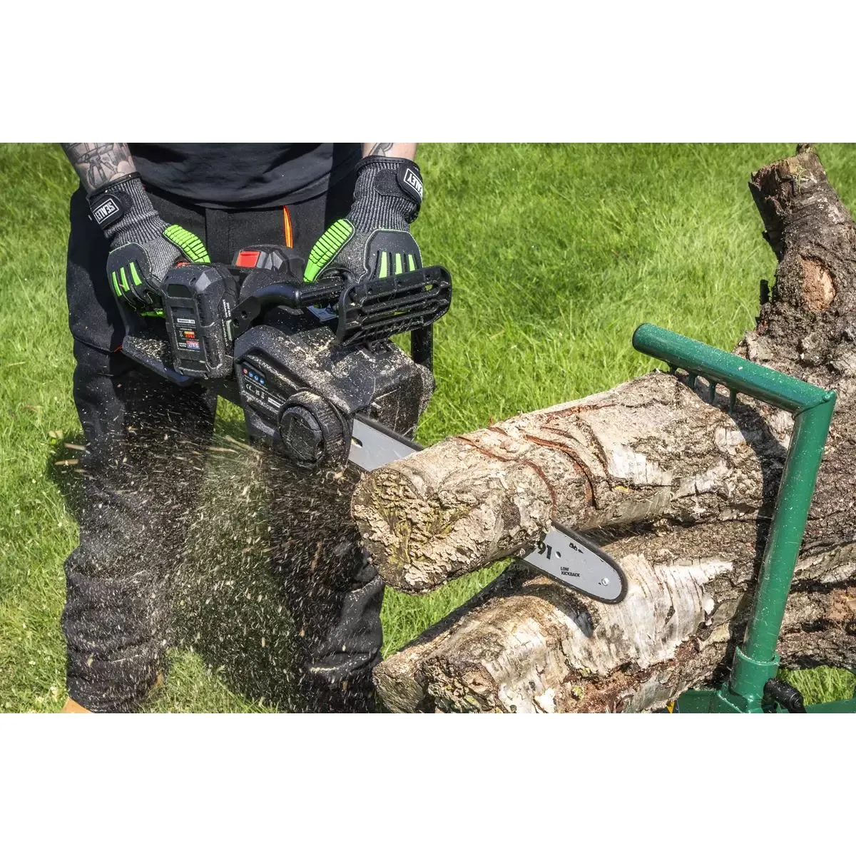 Sealey CP40VCSKIT 40V 35cm Cordless Chainsaw Kit With 2 battries & charger