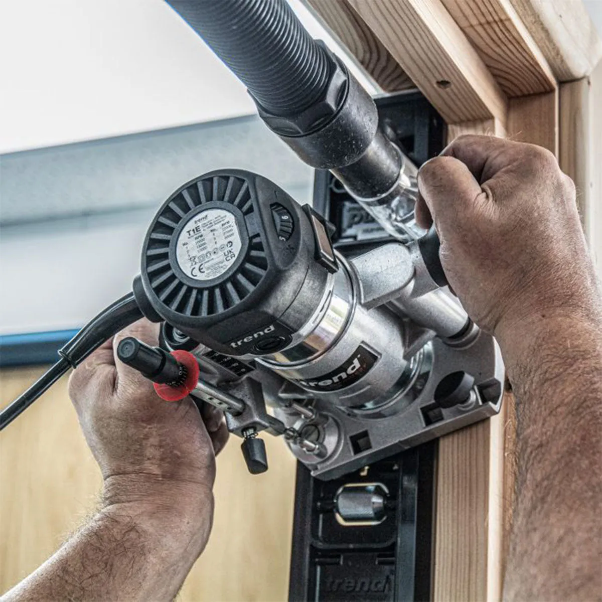 Trend T1EPS 1/4 Electric Trim & Plunge Router Kit 240V/710W
