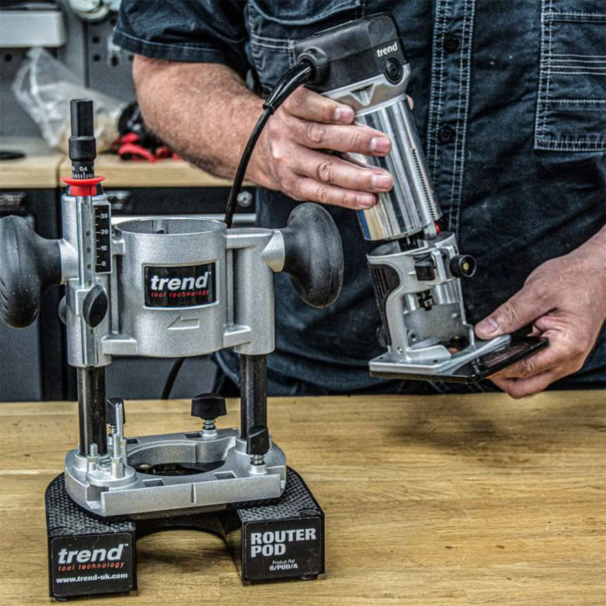 Trend T1EPS 1/4 Trim & Plunge Router Kit 240V/710W with 12 Piece Cutter Set