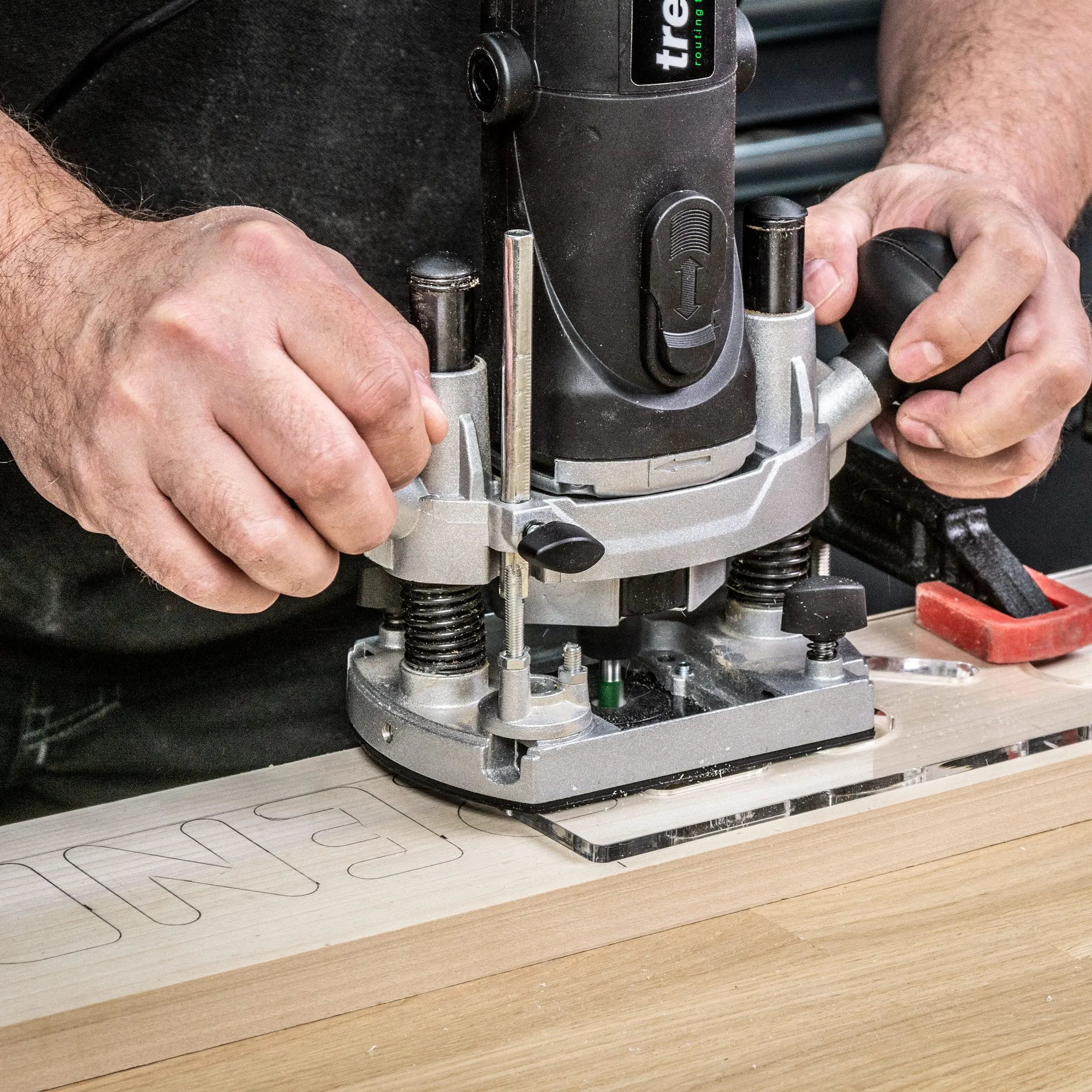 Trend T4ELK 1/4 Variable Speed Router 110V 850W with 12 Piece Cutter Set